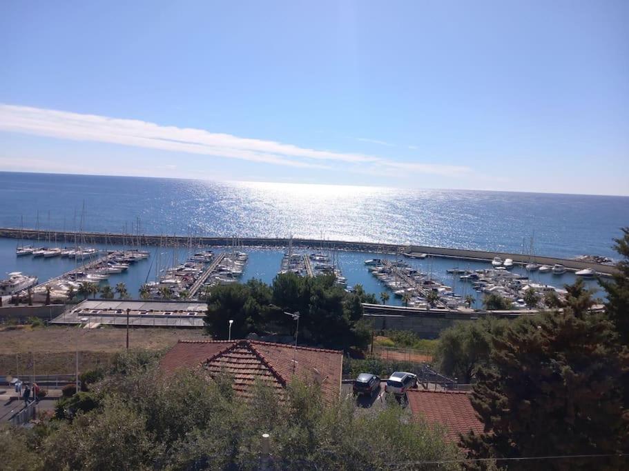 Appartement Bella Vista Sopra Il Porto! à San Lorenzo al Mare Extérieur photo