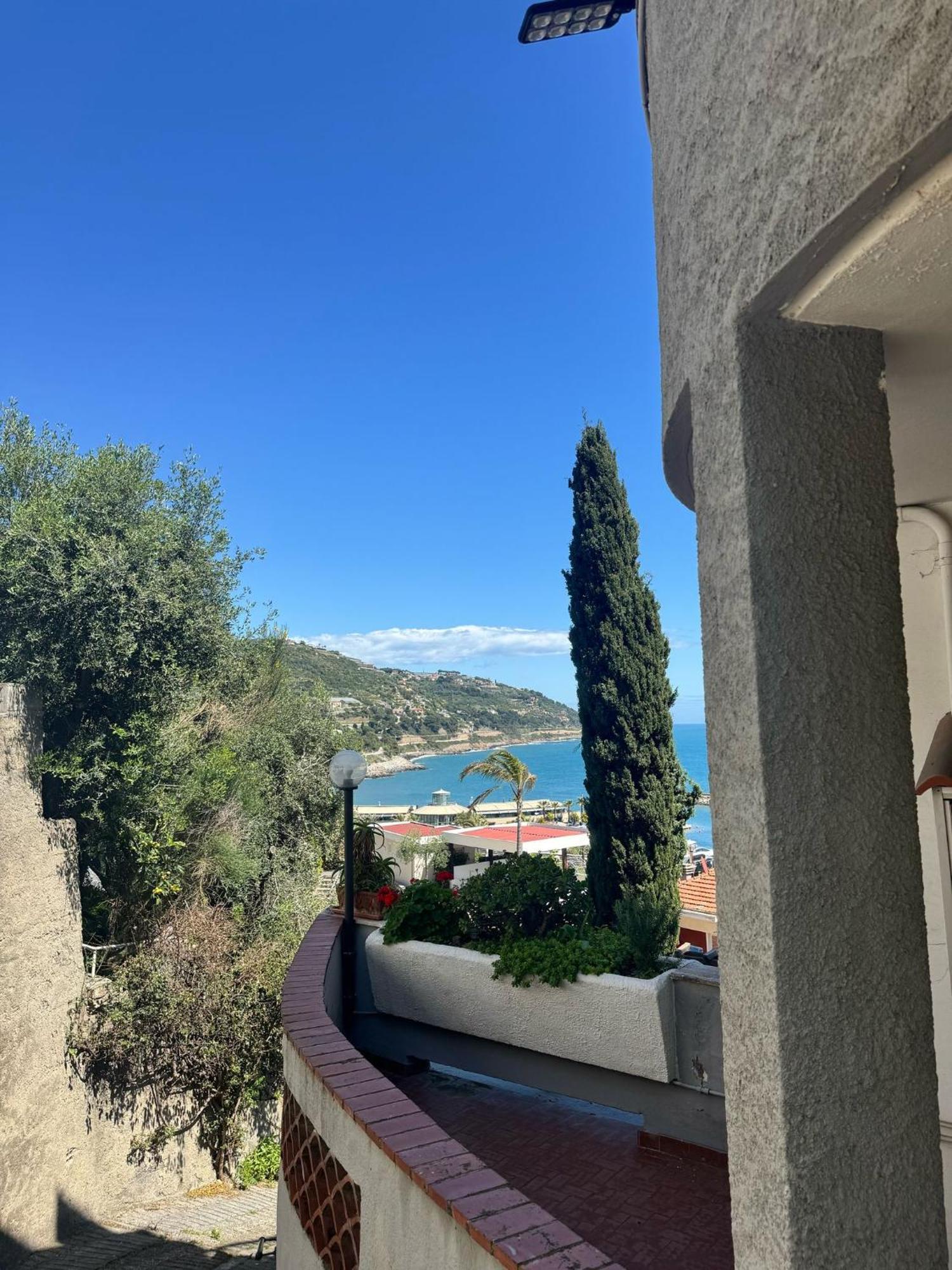 Appartement Bella Vista Sopra Il Porto! à San Lorenzo al Mare Extérieur photo